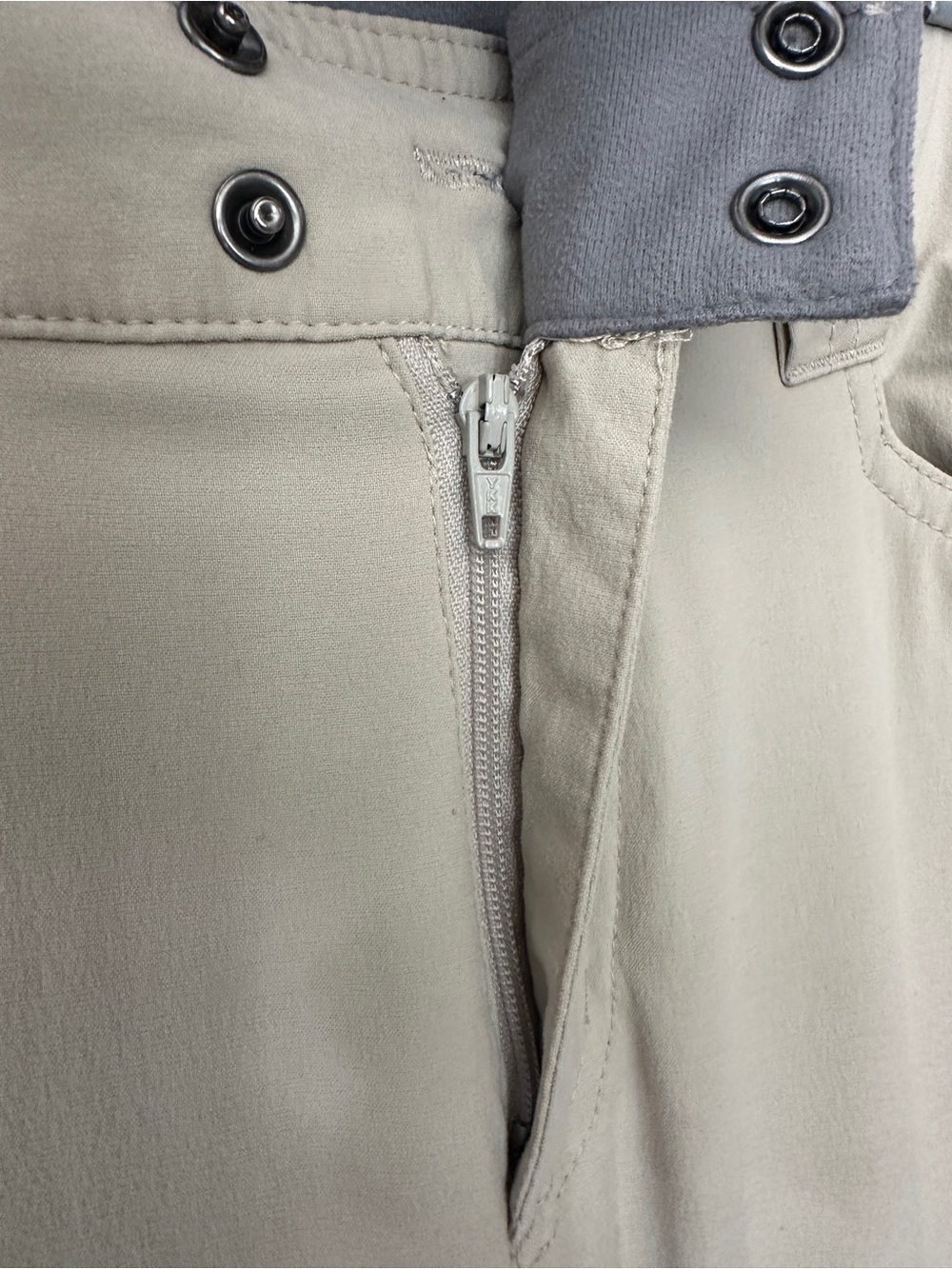 Columbia Womens Size 8 Khaki Convertible Hiking Pants Zip Off Cargo Outdoor Pant - Picture 6 of 12
